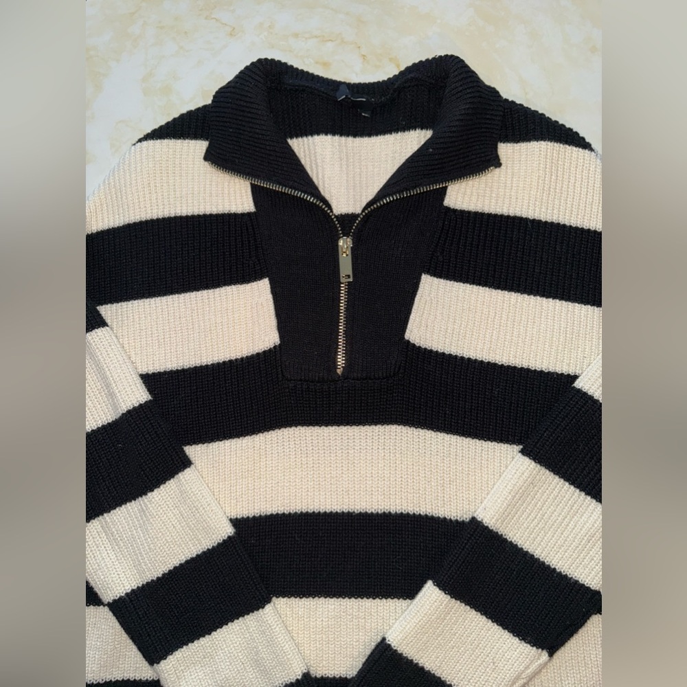 🏷️ 🛍️ NWOT Express Black & White Striped Ribbed 1/4 Zip Knit Sweater 🏷️ 🛍️ - Picture 5 of 8